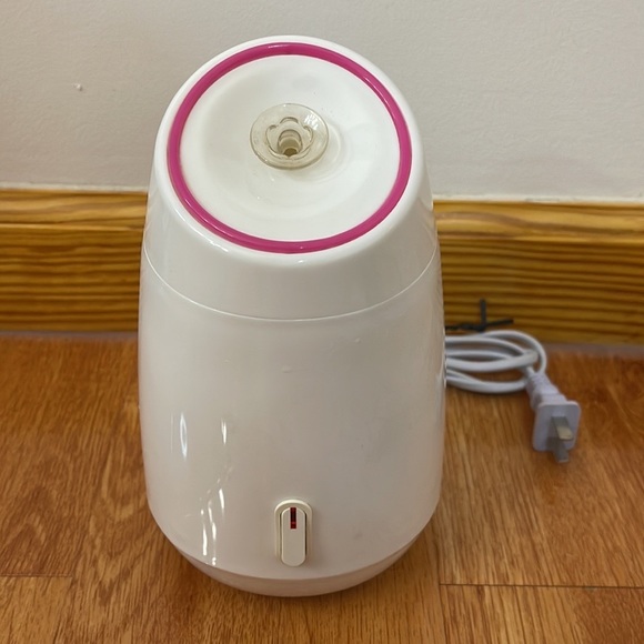 Facial Beauty Steamer w/ Gold Face Massager (Battery Operated) - Picture 3 of 9